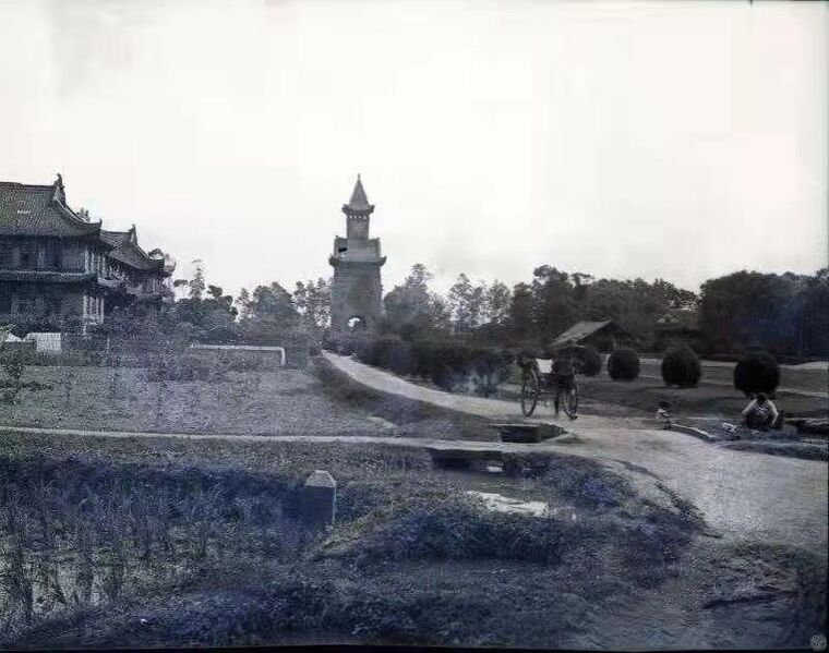 File:华西协合大学-科里斯纪念钟楼-北-1926-钟楼北面环境.jpg