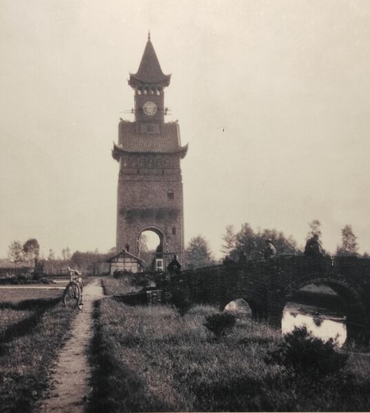 File:华西协合大学-科里斯纪念钟楼-北-1926.jpg